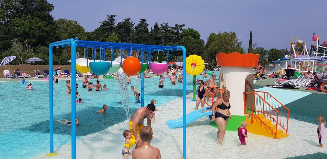 Campsite Happy Camp Mobile Homes In Cisano San Vito Bardolino